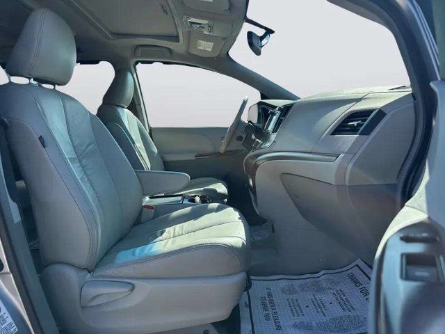 2011 Toyota Sienna Limited photo 36