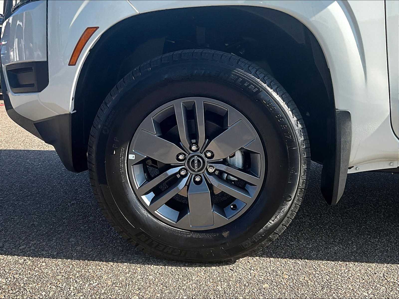 2025 Nissan Frontier SV photo 7
