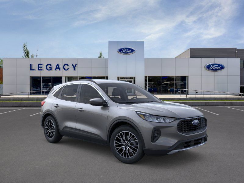 2025 Ford Escape PHEV's photo