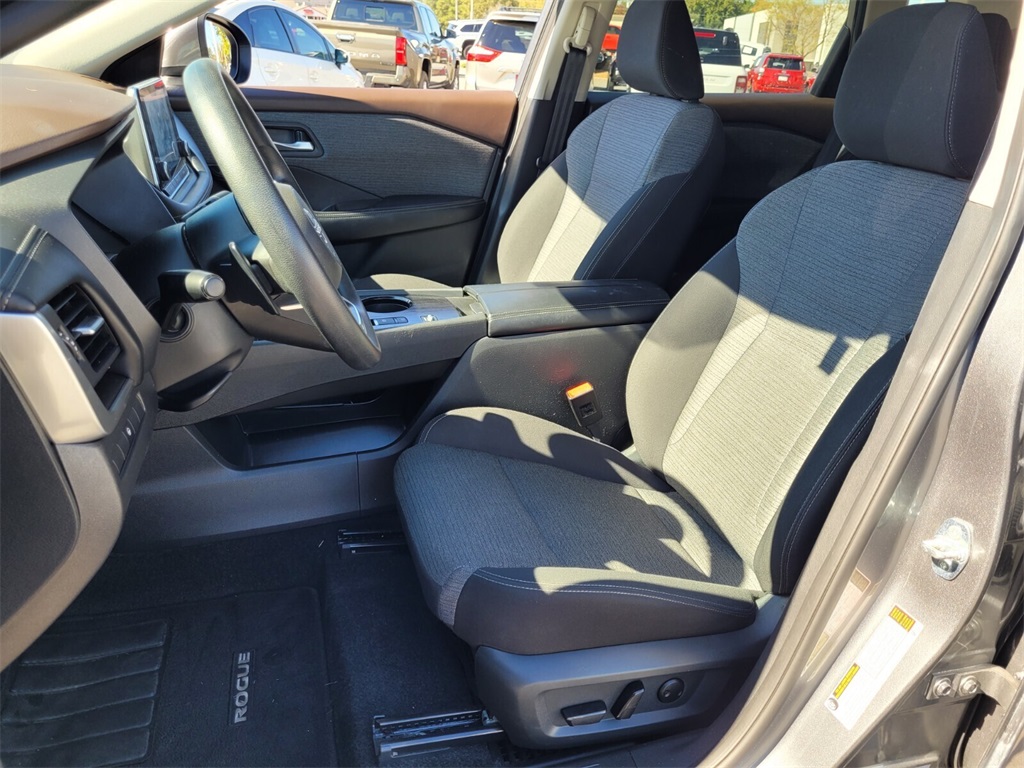 2023 Nissan Rogue SV photo 4