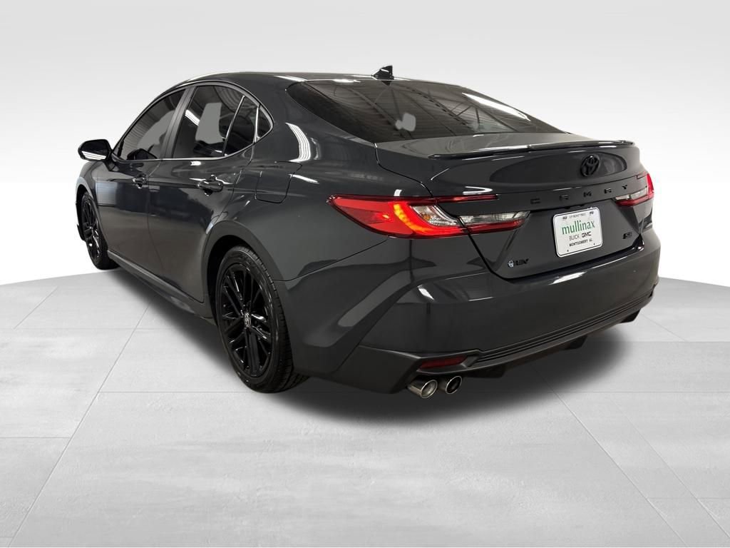 2025 Toyota Camry SE photo 9