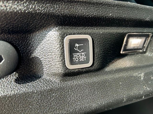 2022 Jeep Grand Cherokee Altitude photo 10