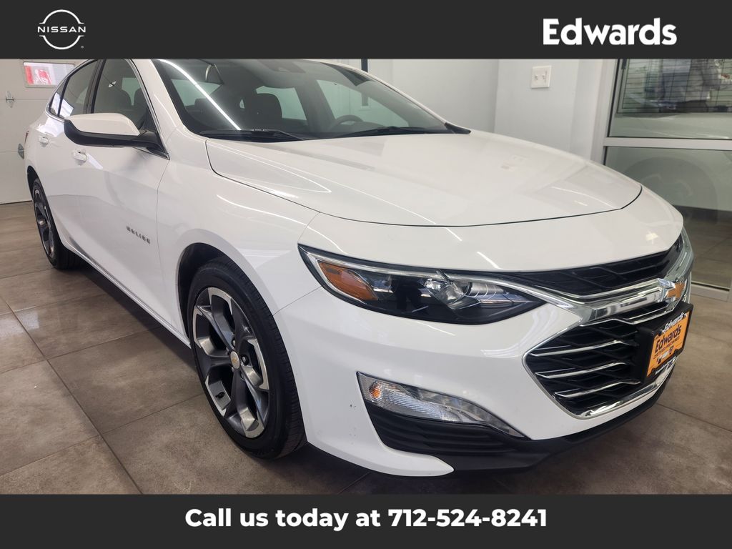 2024 Chevrolet Malibu 1LT photo 2