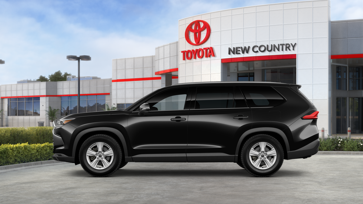 2025 Toyota Grand Highlander LE photo 3