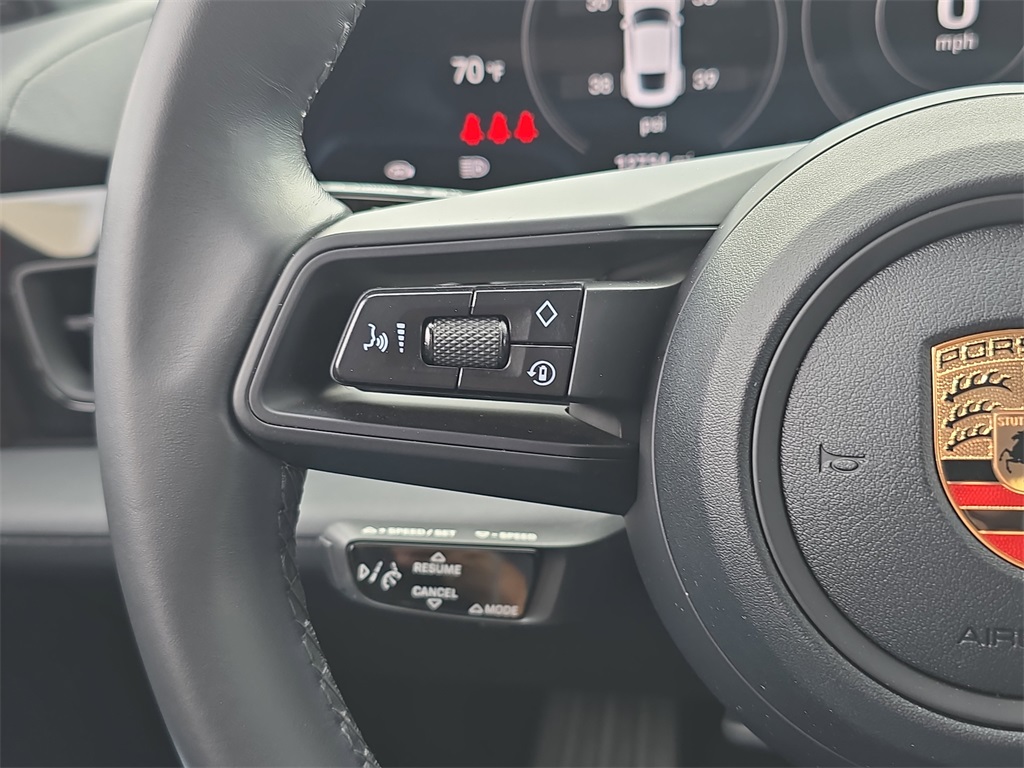 2023 Porsche Taycan Base photo 17