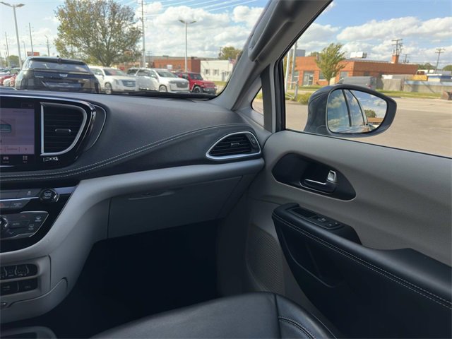 2022 Chrysler Pacifica Hybrid Touring L photo 58