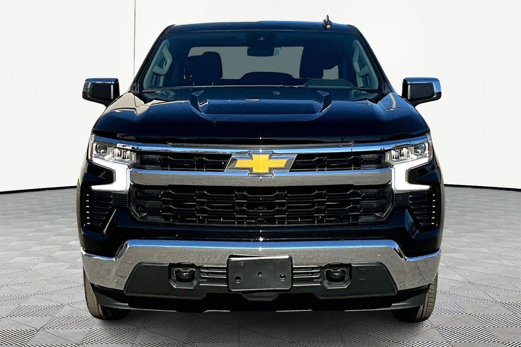 2023 Chevrolet Silverado 1500 LT photo 3