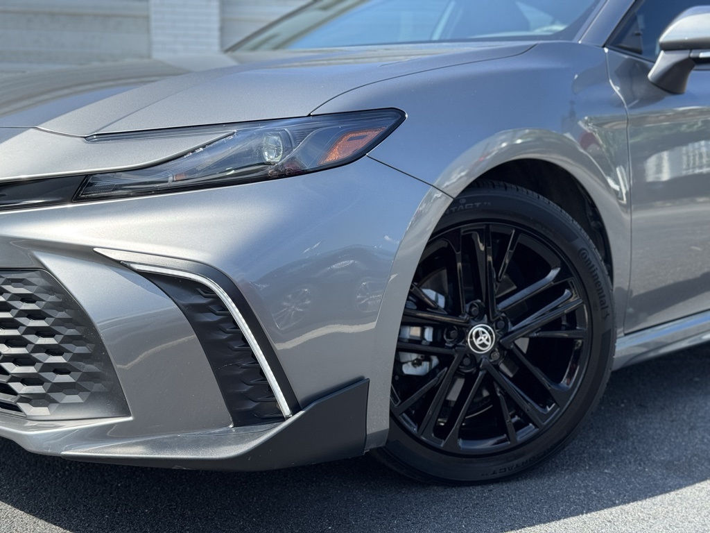 2025 Toyota Camry SE photo 3