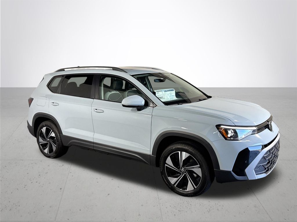 2025 Volkswagen Taos SE photo 3