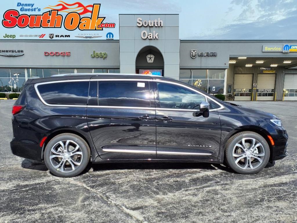 2026 Chrysler Pacifica Pinnacle photo 2