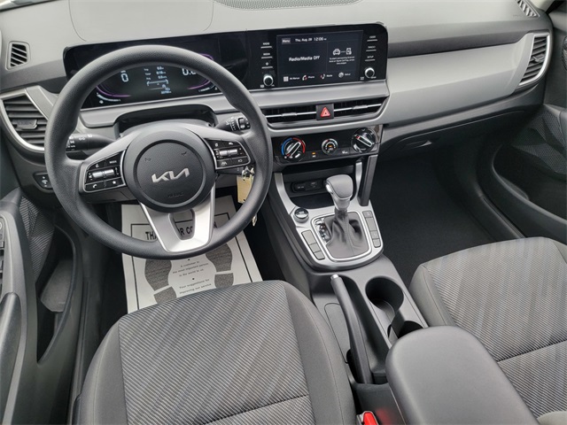2024 Kia Seltos LX photo 29