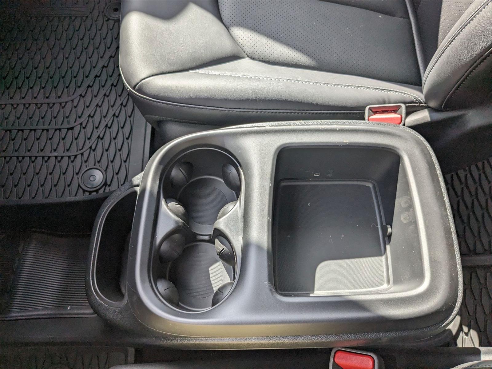 2025 Chrysler Voyager LX photo 13