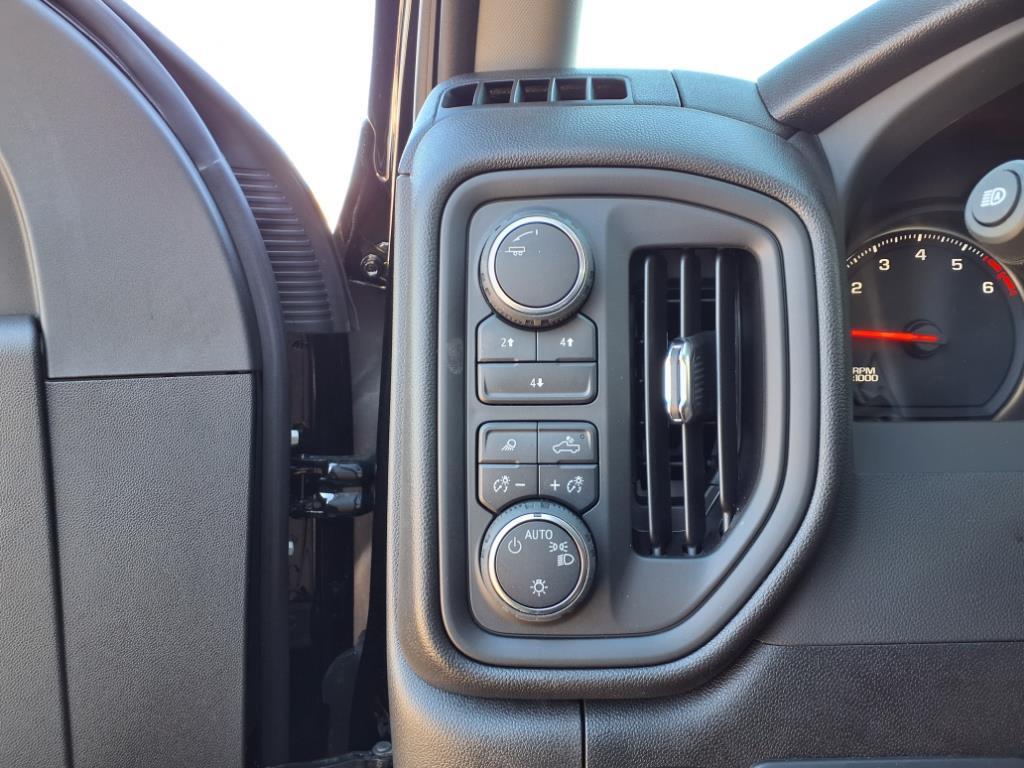 2025 Chevrolet Silverado 3500HD photo 4