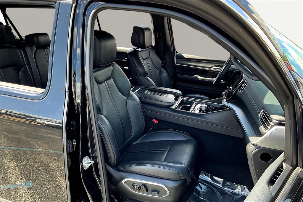 Image 7 of Pre-Owned 2023 Jeep Wagoneer L Series II