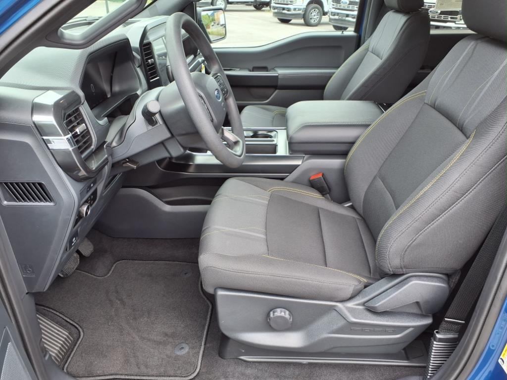 2025 Ford F-150 STX photo 4