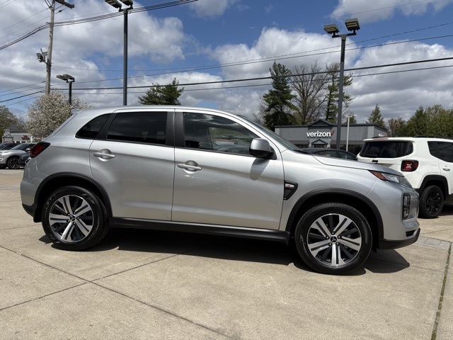 2025 Mitsubishi Outlander Sport ES photo 4