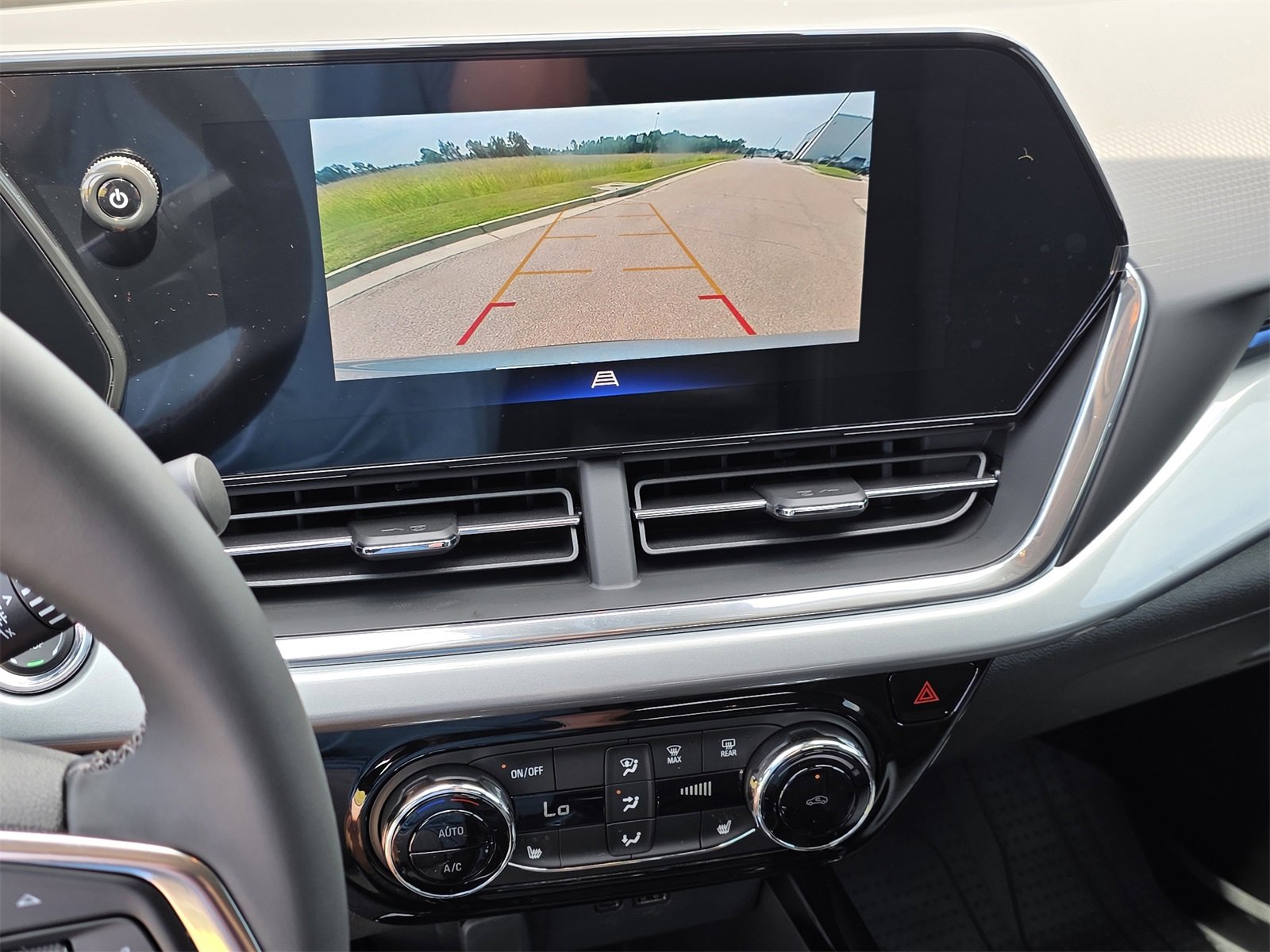 2025 Chevrolet Trax LT photo 10