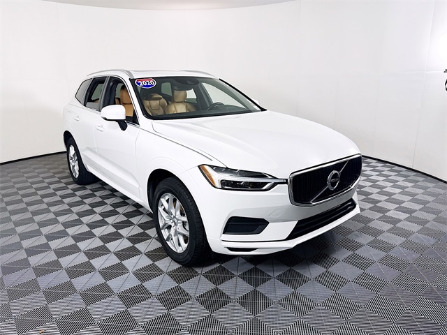 2020 Volvo XC60 Momentum's photo