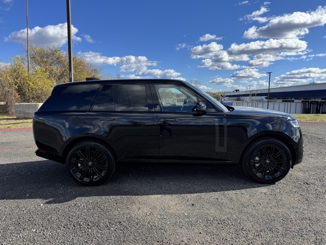 2025 Land Rover Range Rover SE photo 4