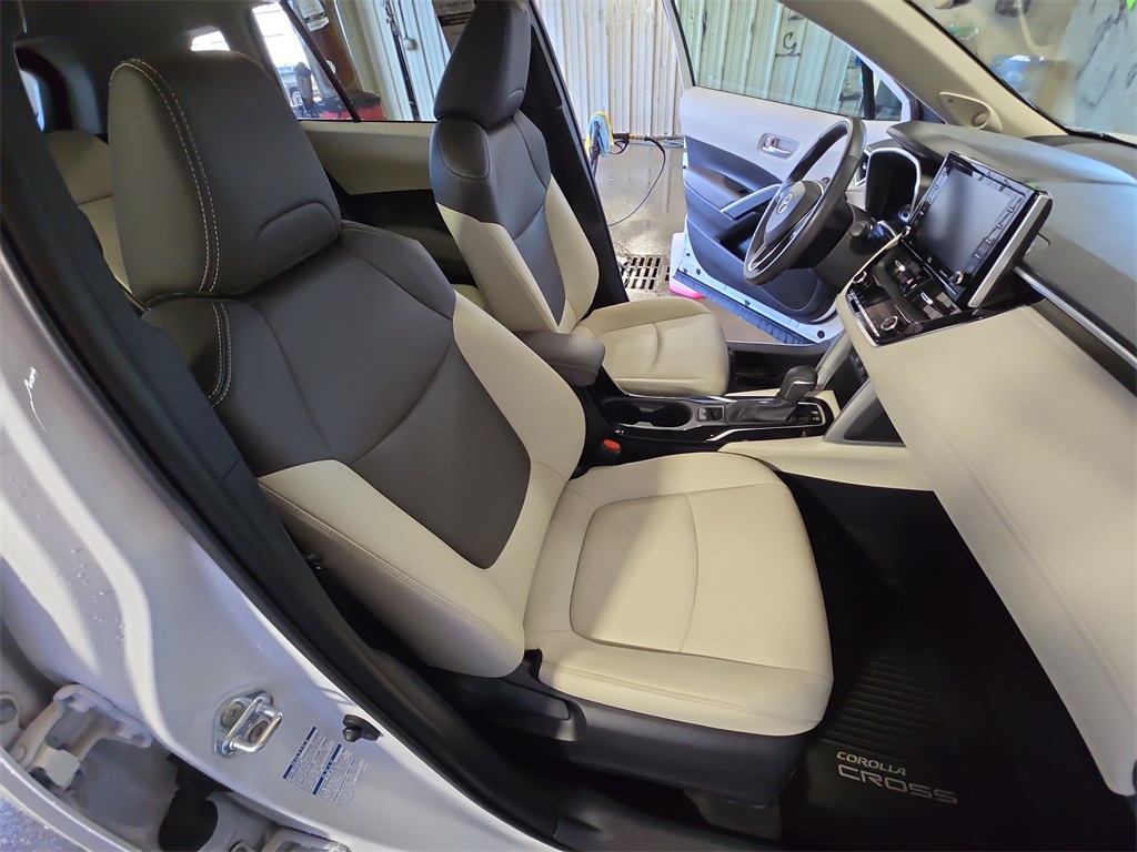 2022 Toyota Corolla Cross XLE photo 30