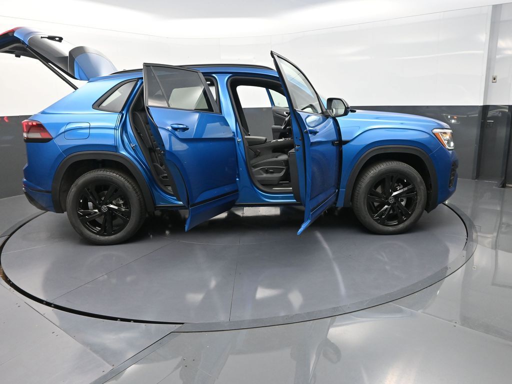 2025 Volkswagen Atlas Cross Sport SEL R-Line photo 33