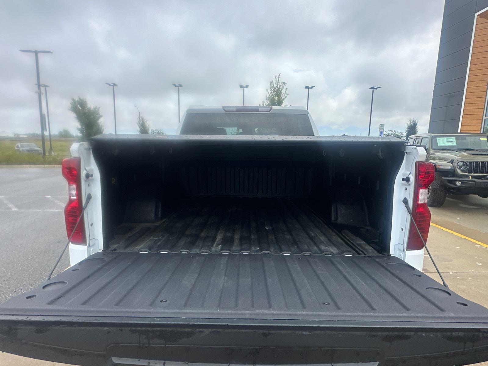 2022 Chevrolet Silverado 1500 LT photo 4