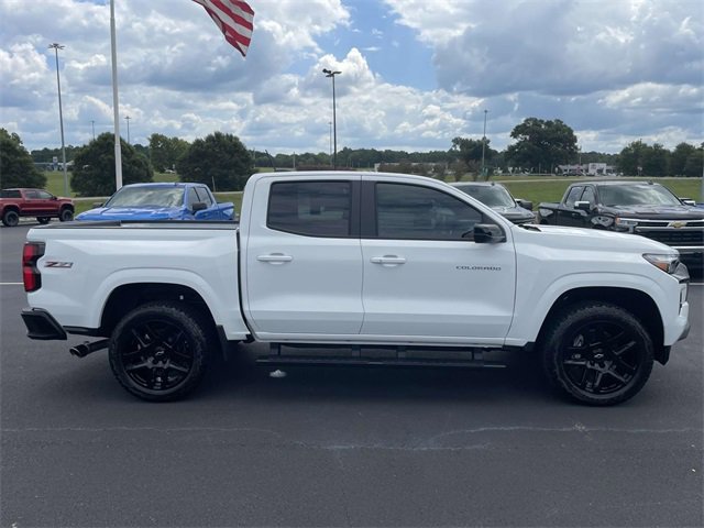 2025 Chevrolet Colorado Z71 photo 2