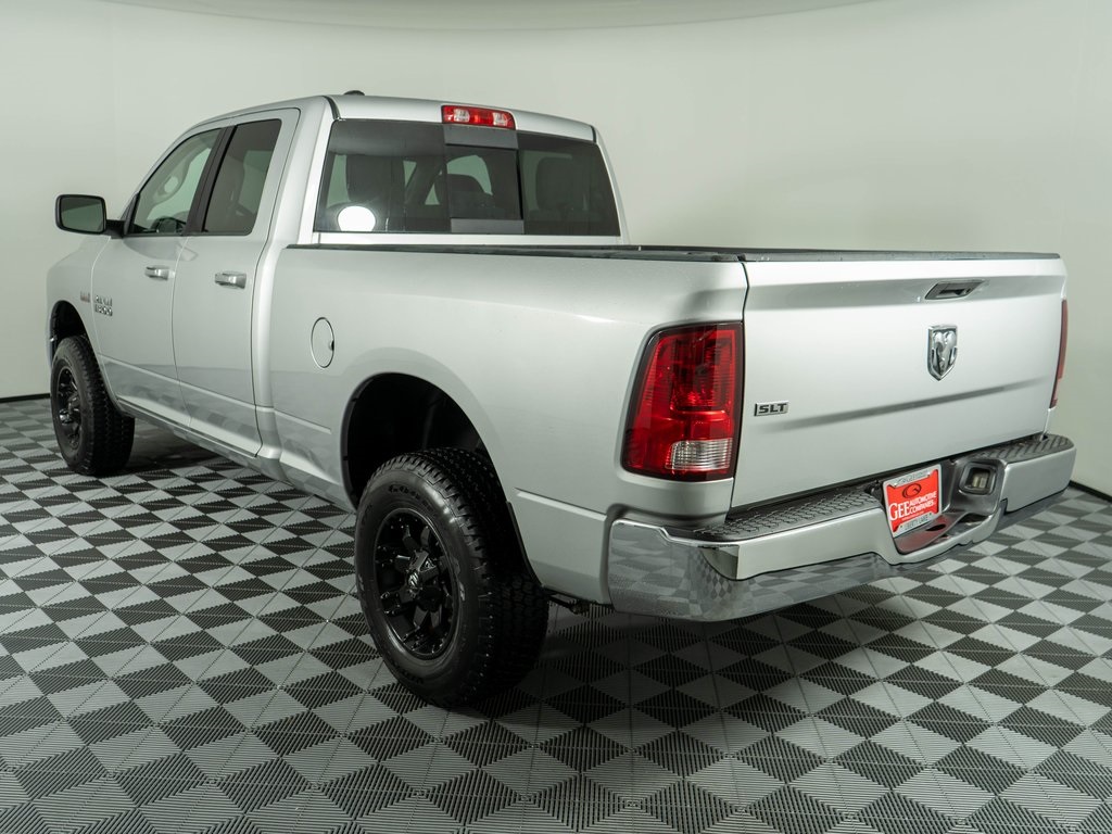2017 Ram 1500 SLT photo 4