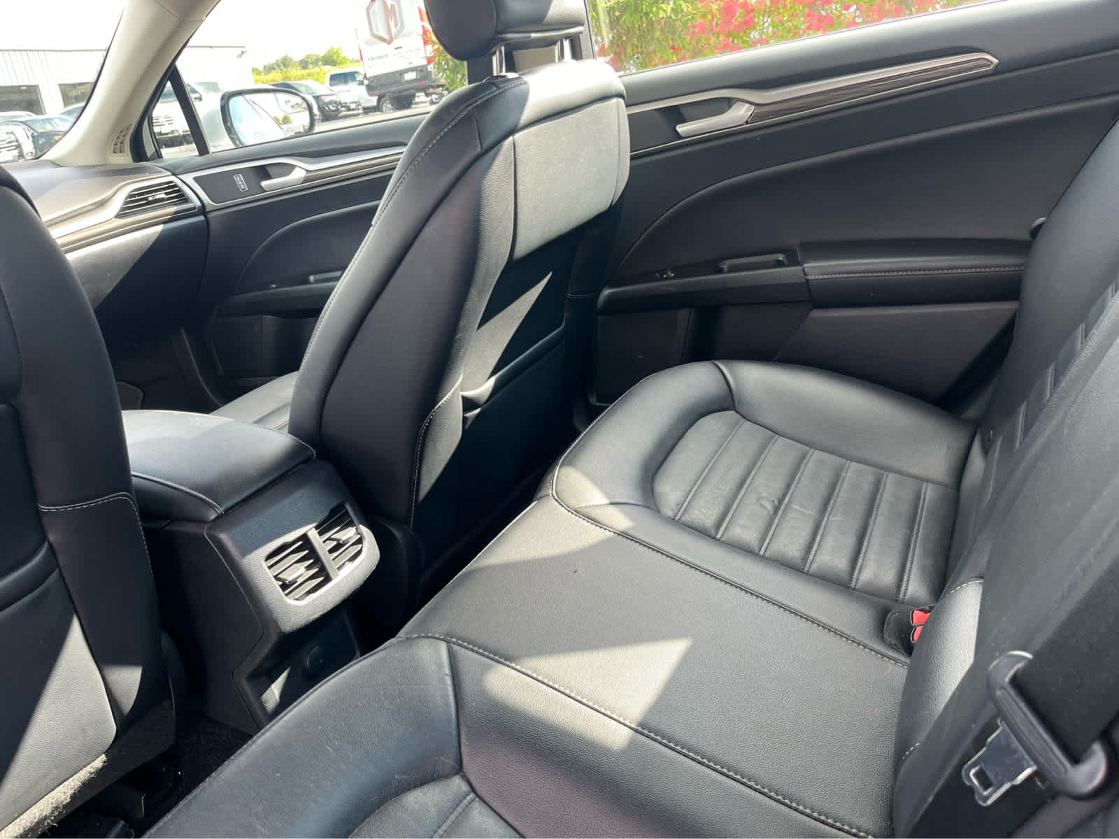 2017 Ford Fusion SE photo 5
