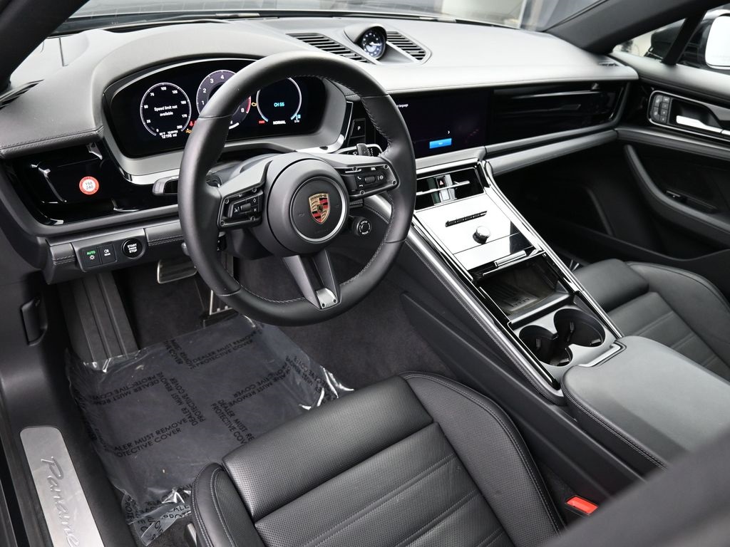 2024 Porsche Panamera 4 photo 3