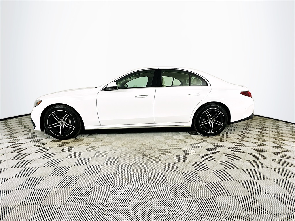 2025 Mercedes Benz E 350 photo 4