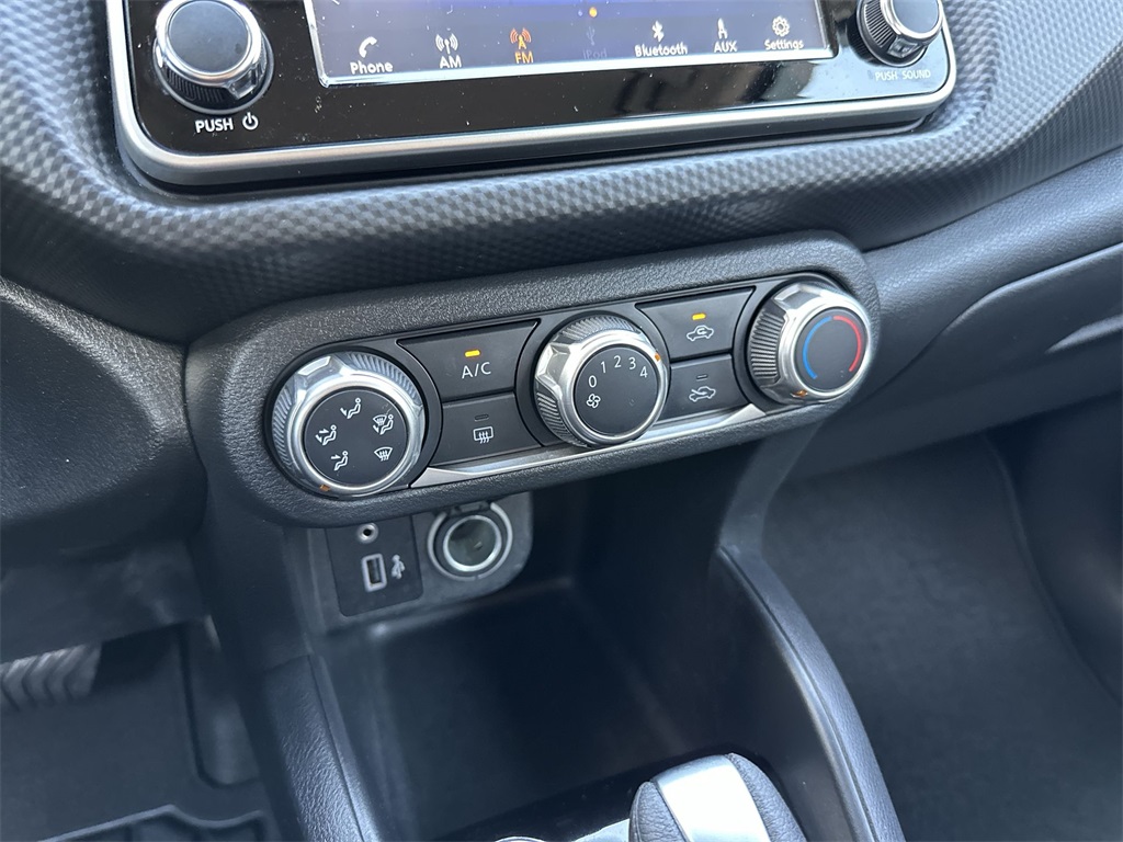 2022 Nissan Kicks S photo 18