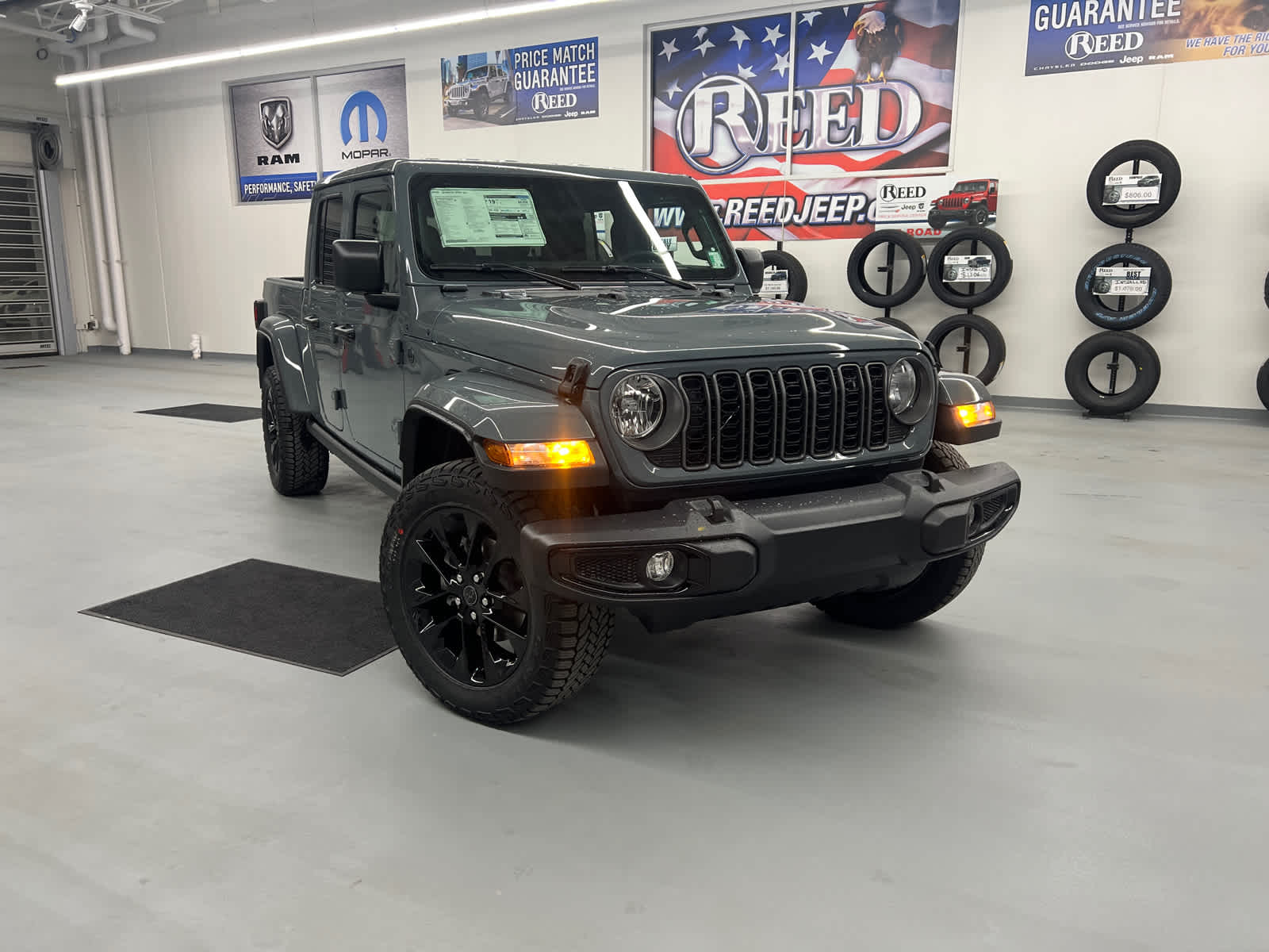 2025 Jeep Gladiator Sport photo 3