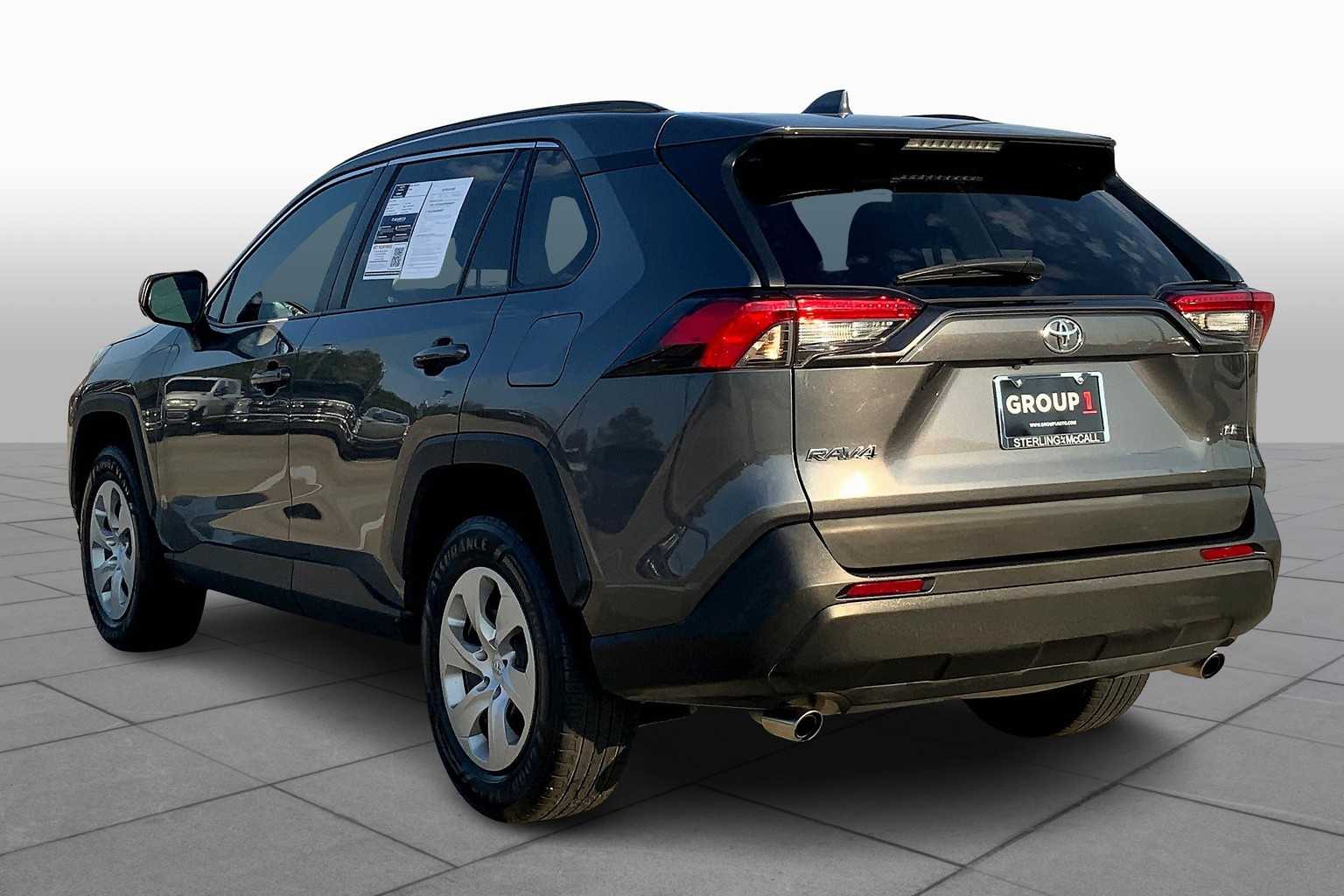 2021 Toyota RAV4 LE photo 11