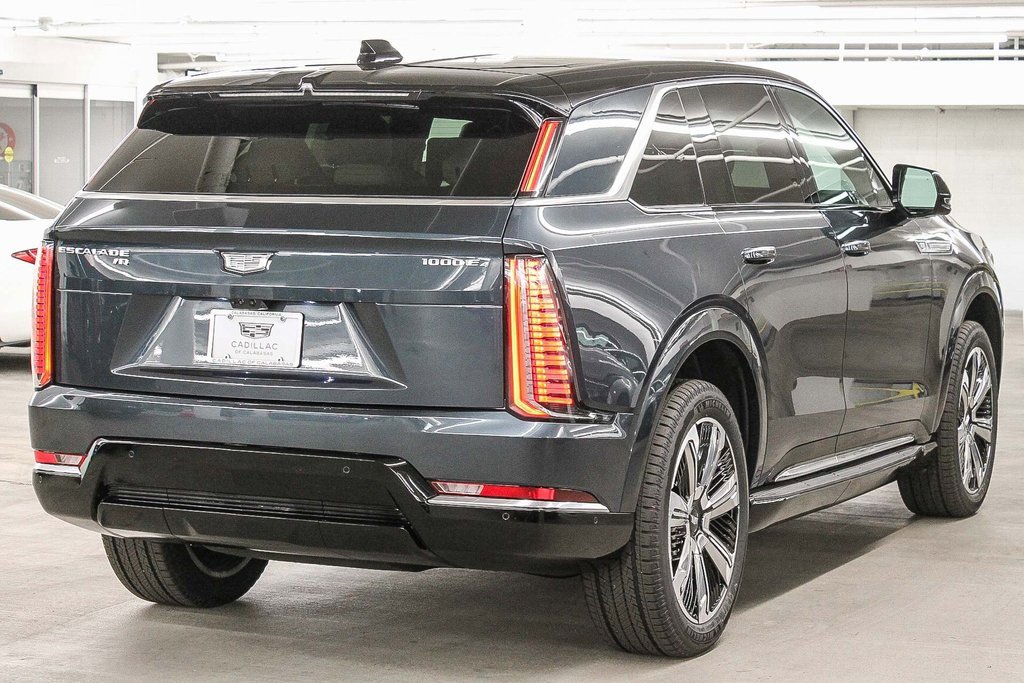 2026 Cadillac Escalade IQ Luxury photo 3