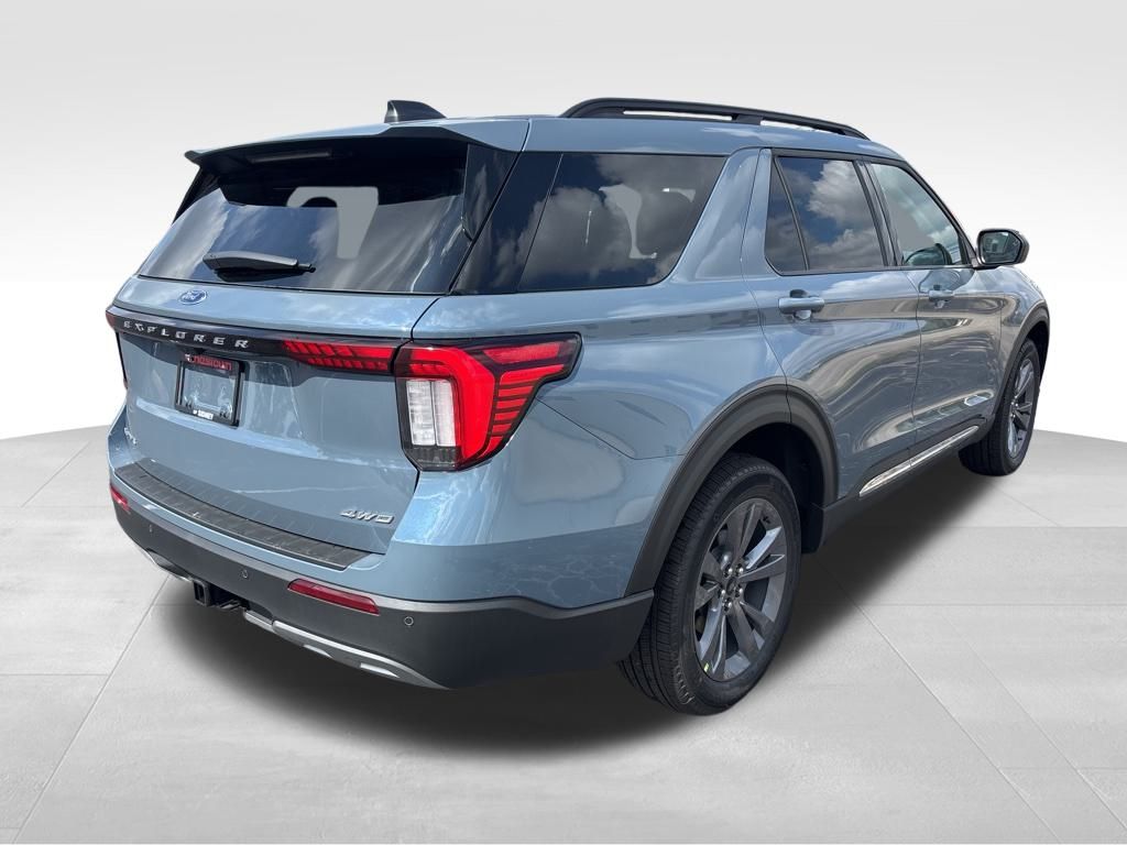2025 Ford Explorer photo 5