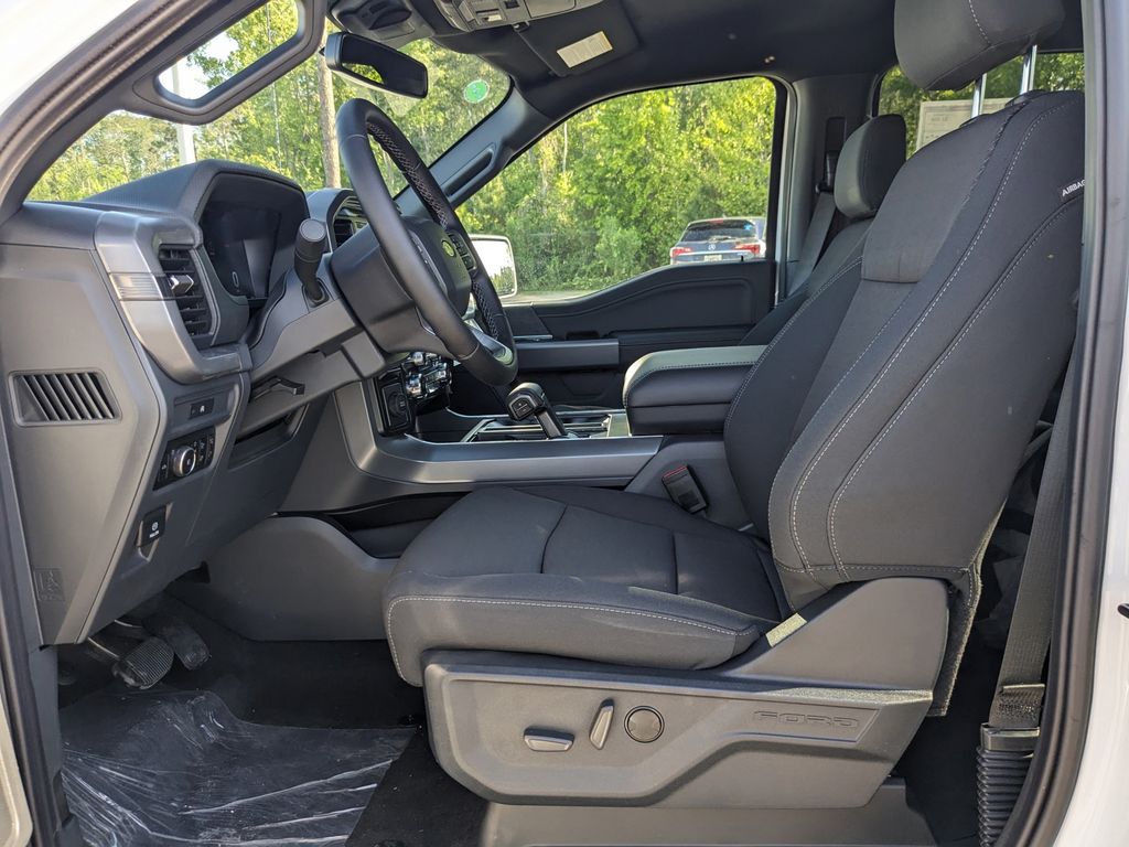 2025 Ford F-150 XLT photo 19