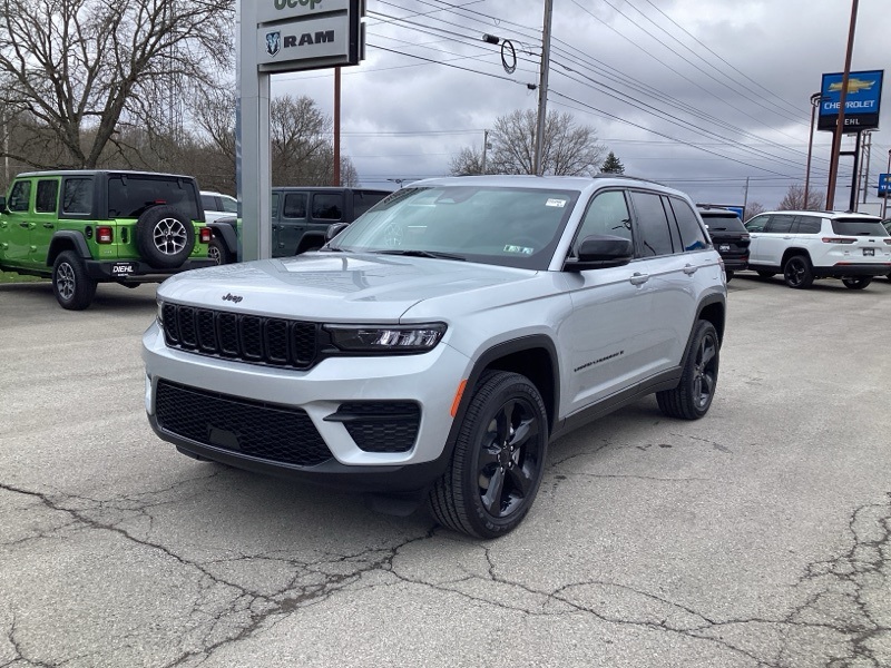 2025 Jeep Grand Cherokee Altitude photo 3