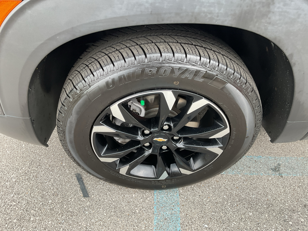 2023 Chevrolet Trailblazer LT photo 3