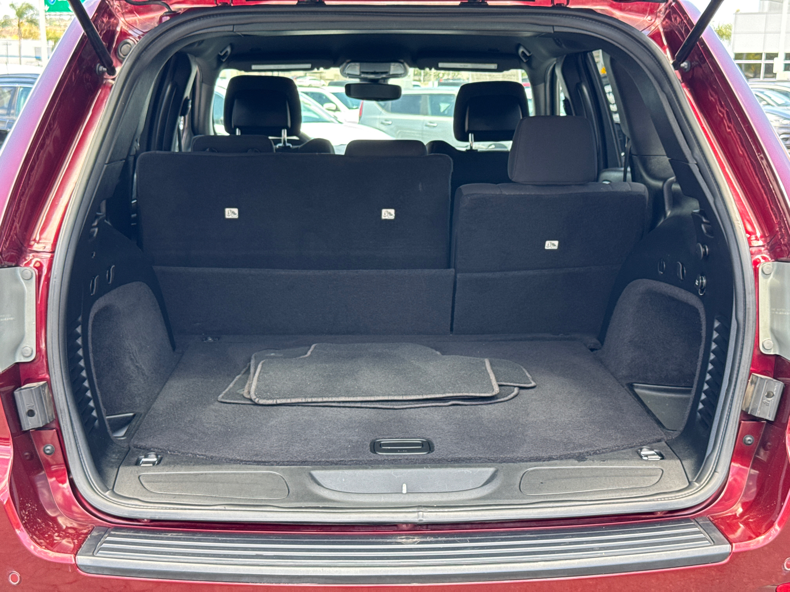 2019 Jeep Grand Cherokee Laredo E photo 2