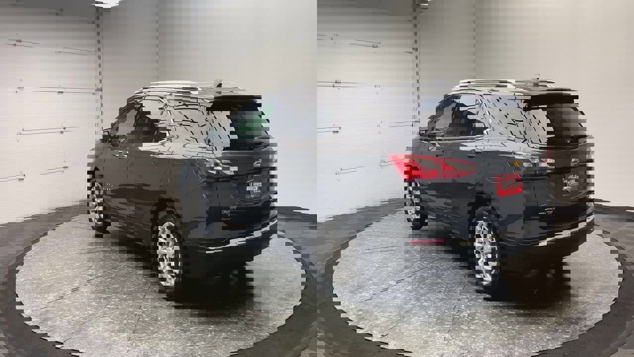 Used 2018 Chevrolet Equinox Premier with VIN 2GNAXVEV8J6265962 for sale in Fond du Lac, WI