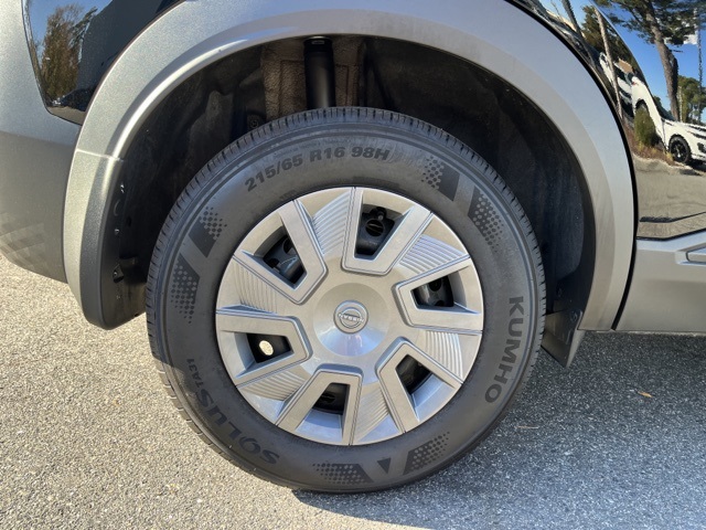 2025 Nissan Kicks S photo 4