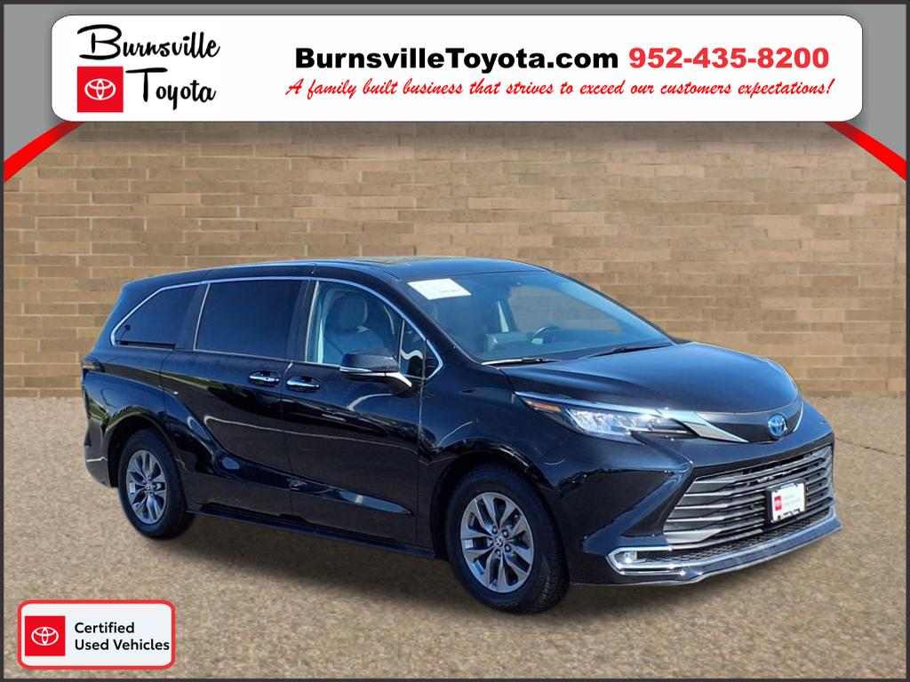 2023 Toyota Sienna XLE's photo