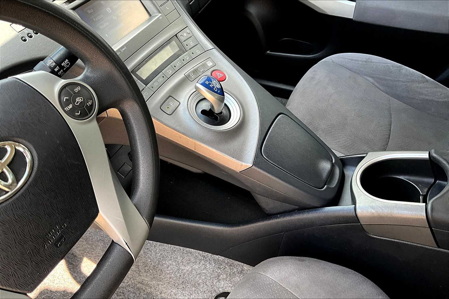 2014 Toyota Prius Two photo 16