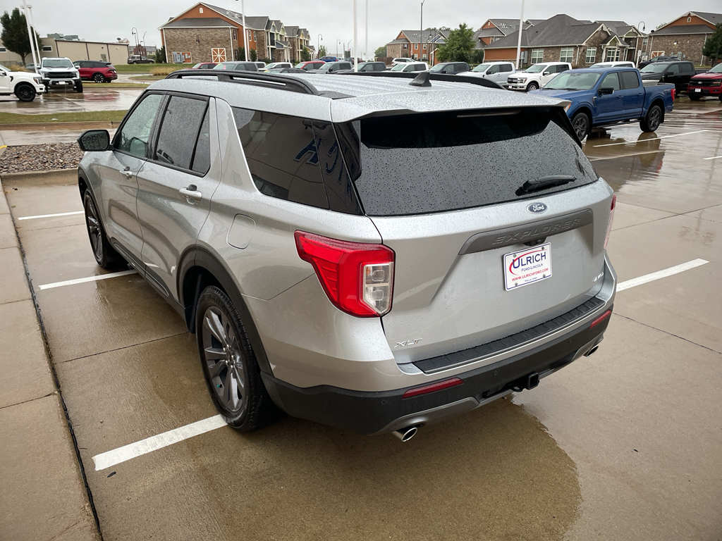 2023 Ford Explorer XLT photo 2
