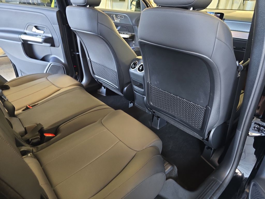 2025 Mercedes Benz GLB 250 photo 11