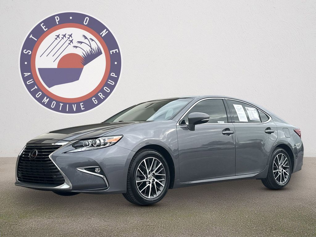 2016 Lexus ES 350's photo