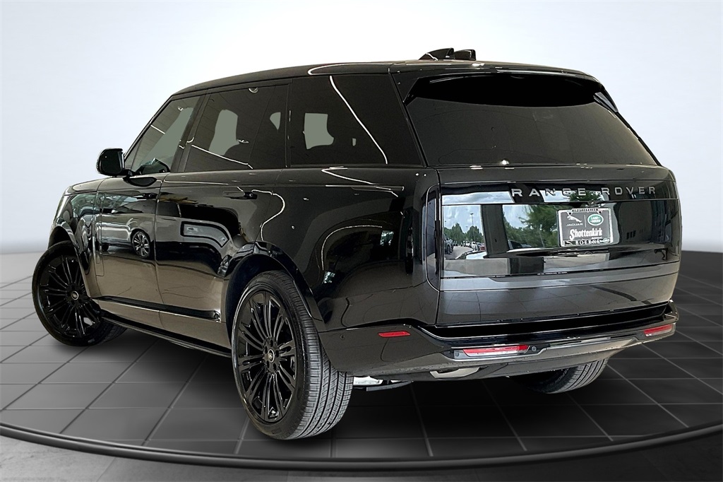 2025 Land Rover Range Rover SE photo 3