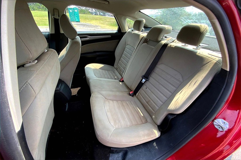 2020 Ford Fusion S photo 19