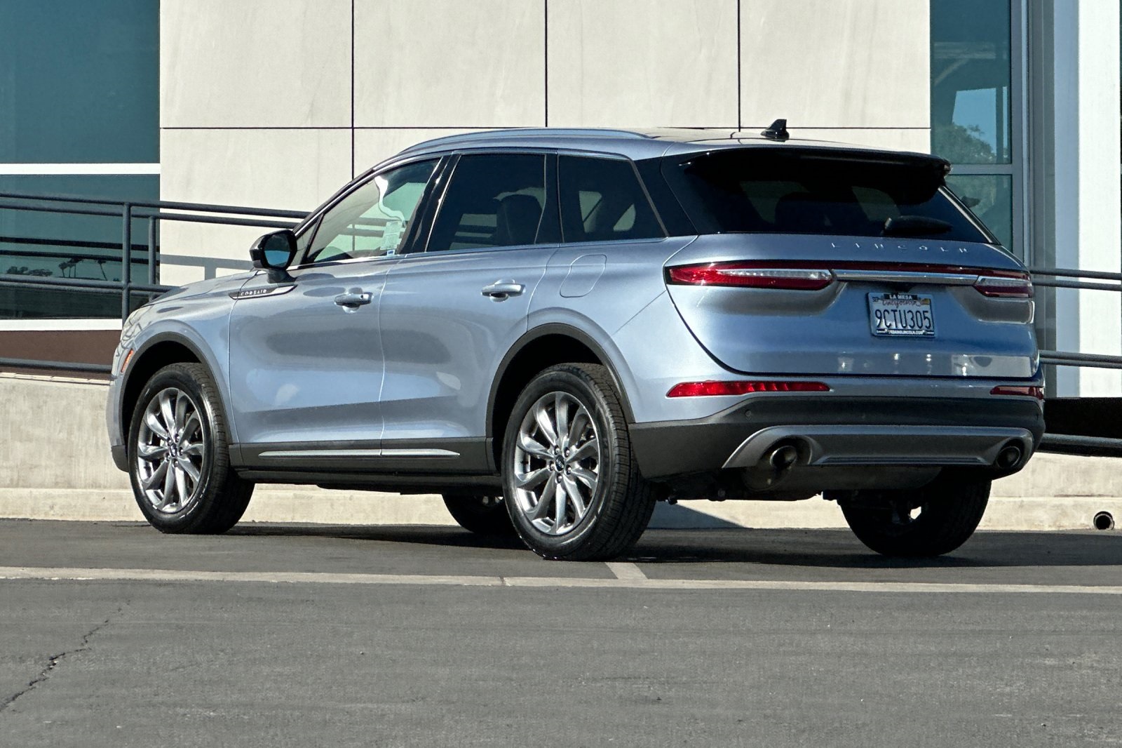 2022 Lincoln Corsair Standard photo 4